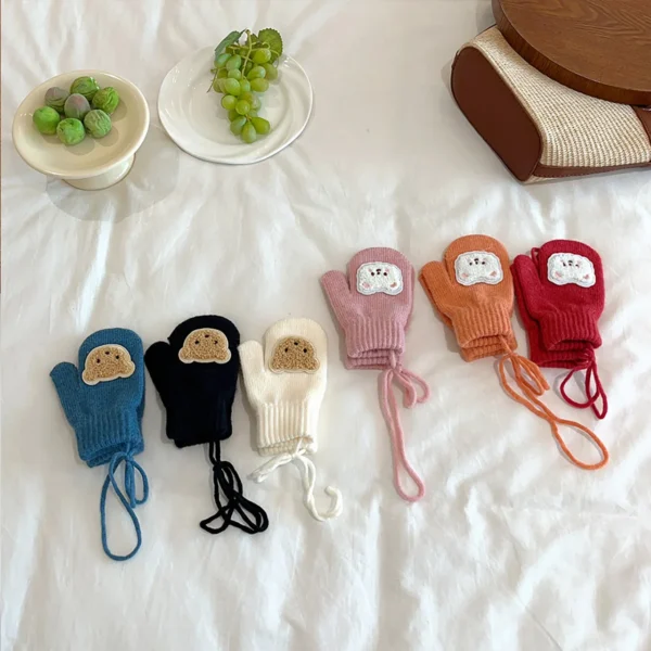 Bear Knitted Mittens with Rope